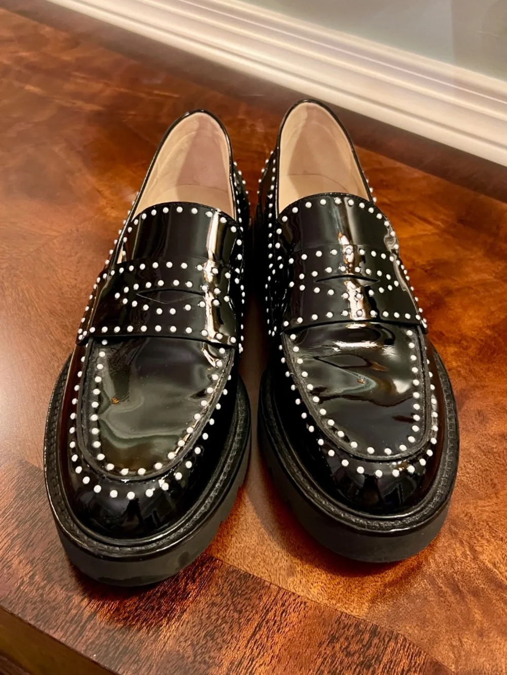 EUC Stuart Weitzman Parker Chunky Pearl Loafers Black Patent Leather Size 8 B - Picture 4 of 9